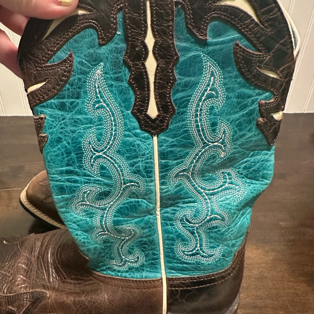 Ariat boots. Leather western boots. Ariat square toe boots. Size 9. Brown teal - Picture 6 of 8